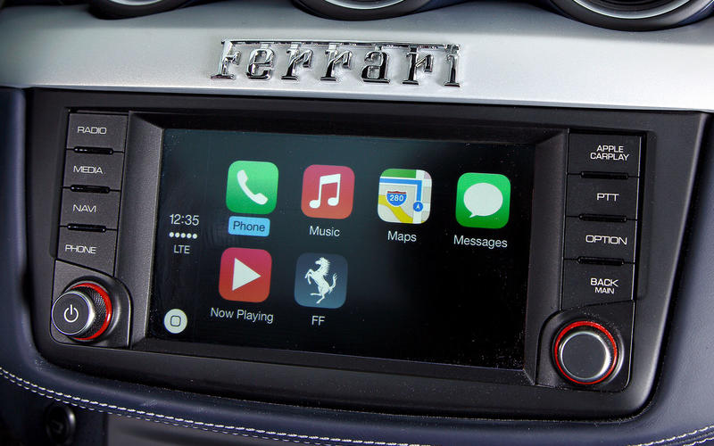 Ferrari: Apple CarPlay