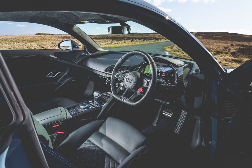 Место водителя Audi R8